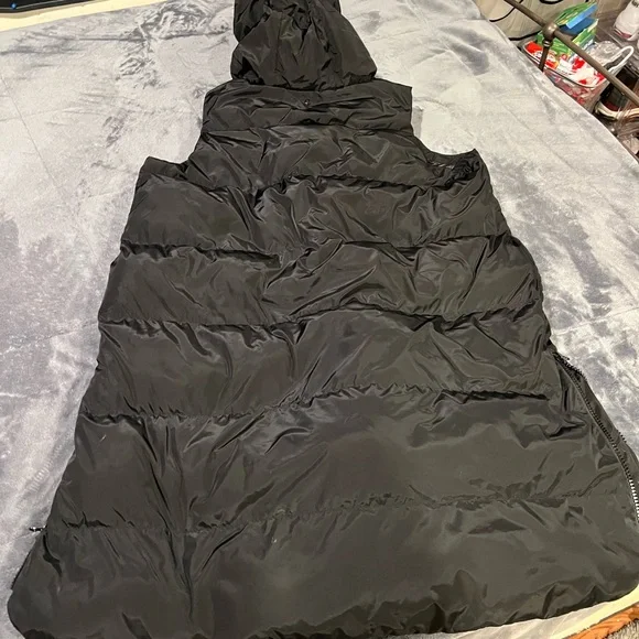 CALIA by Carrie Underwood Black Hooded Puffer Vest - Picture 7 of 10